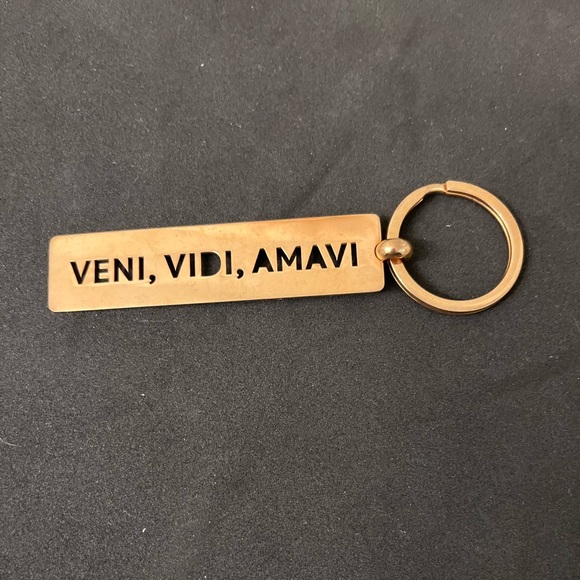 Veni, Vidi, Amavi Keychain “I Came, I Saw, I Loved” - Picture 4 of 4